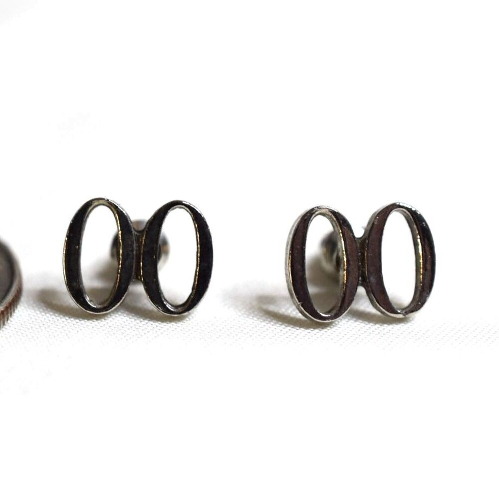 Vtg Petite Unusual Double Infinity Loop Stud/Post Unisex Casual Earrings
